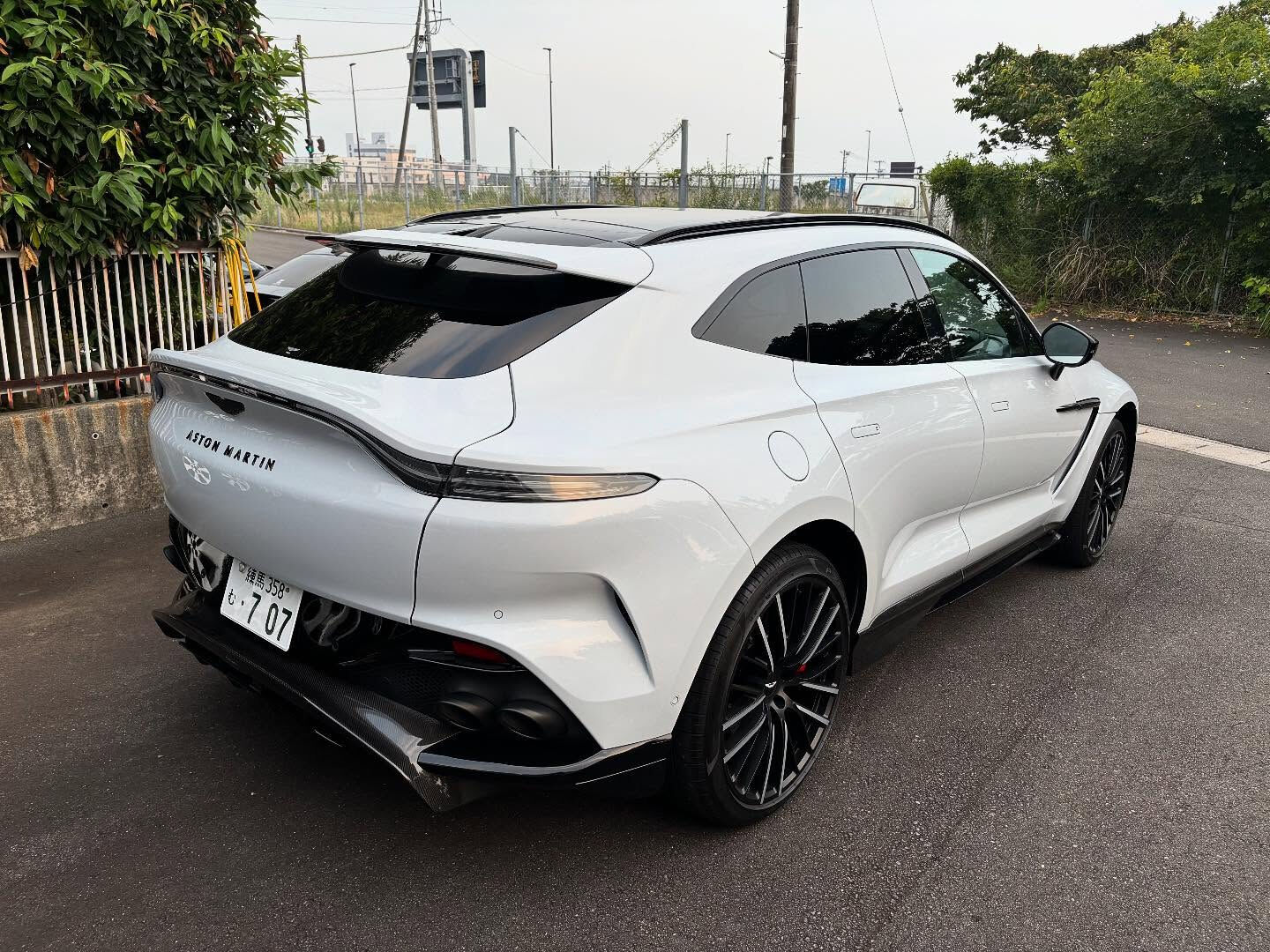 こんにちは、車好きの皆さま！沼津にて、特別な中古車がただいま